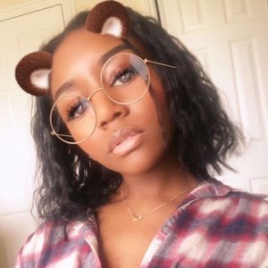 Meet your Posher, Ayanna