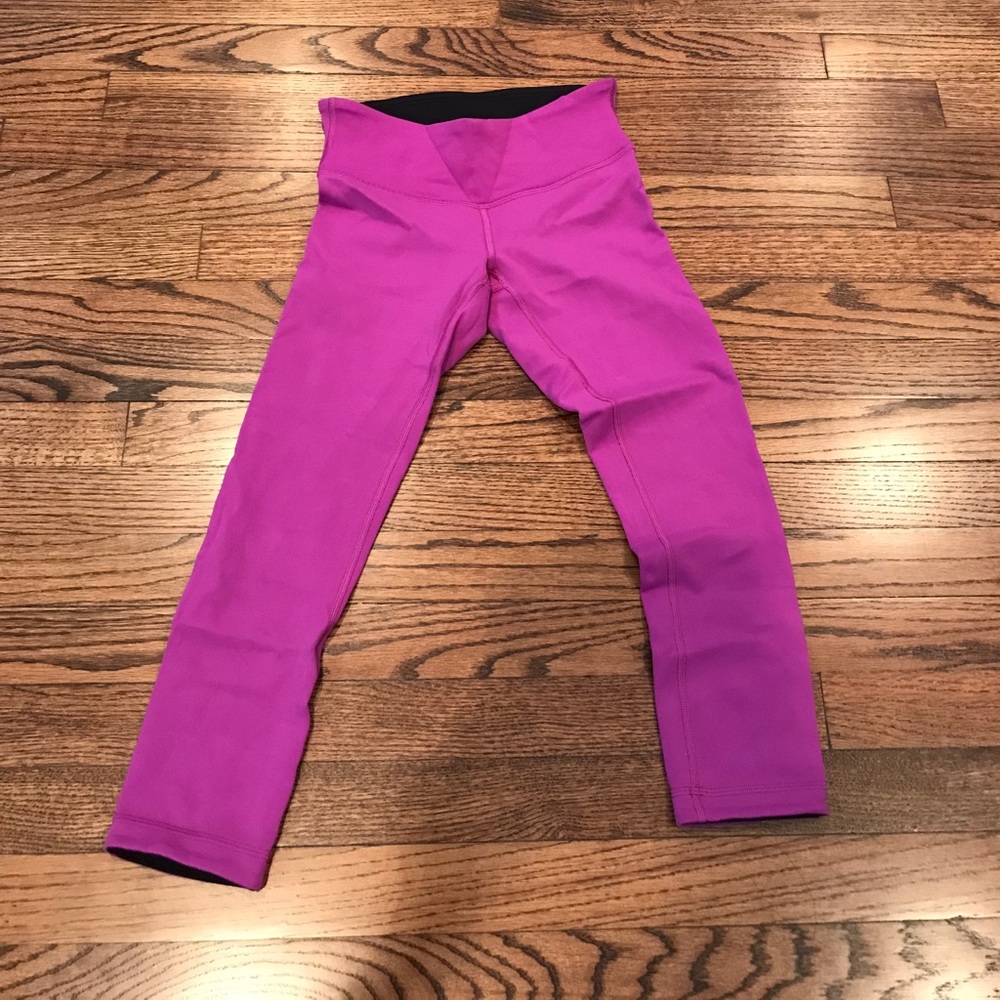 Lululemon wonder under crops. Reversible