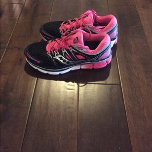 SAUCONY tennis shoes!