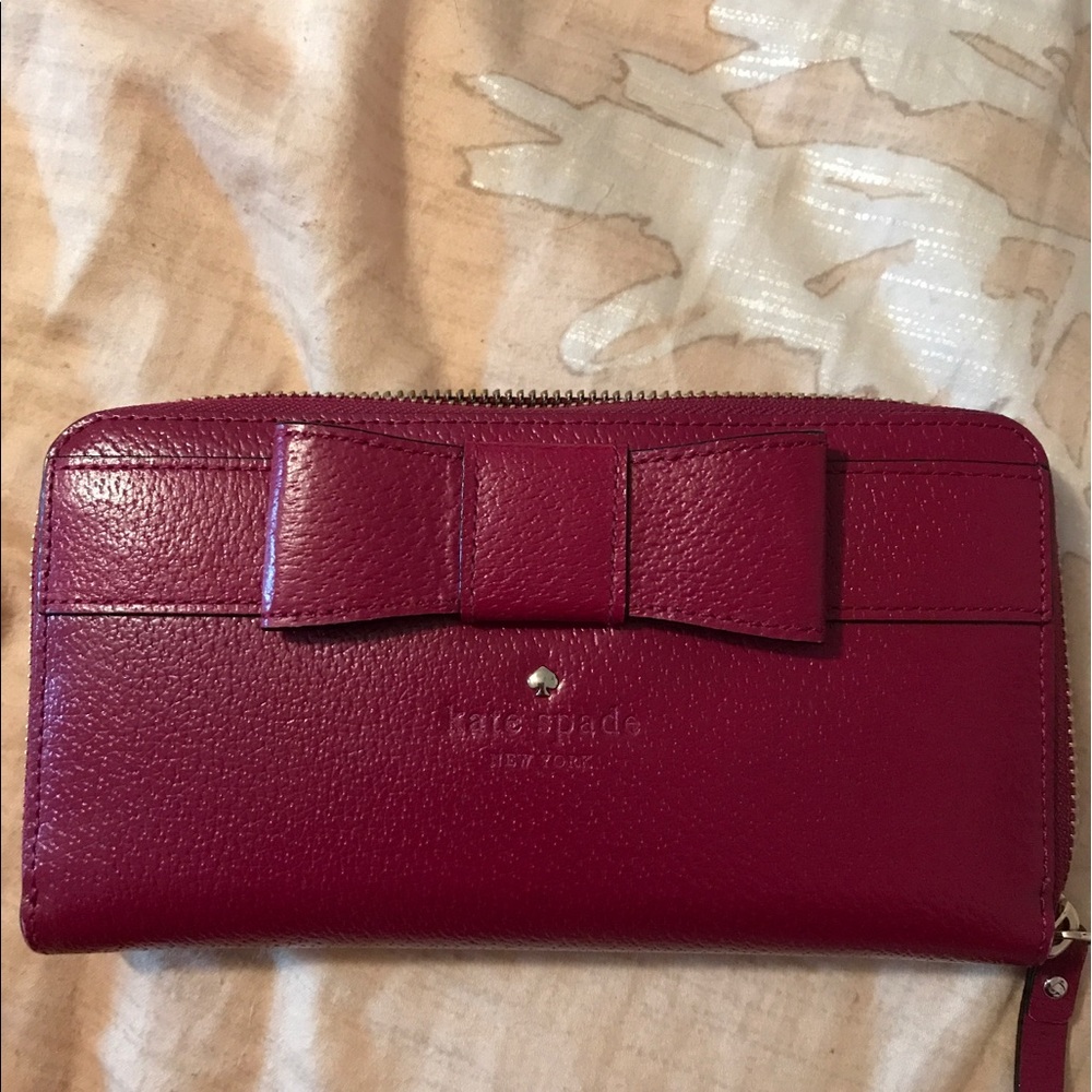 Kate spade! Very clean! Hardly ever used!