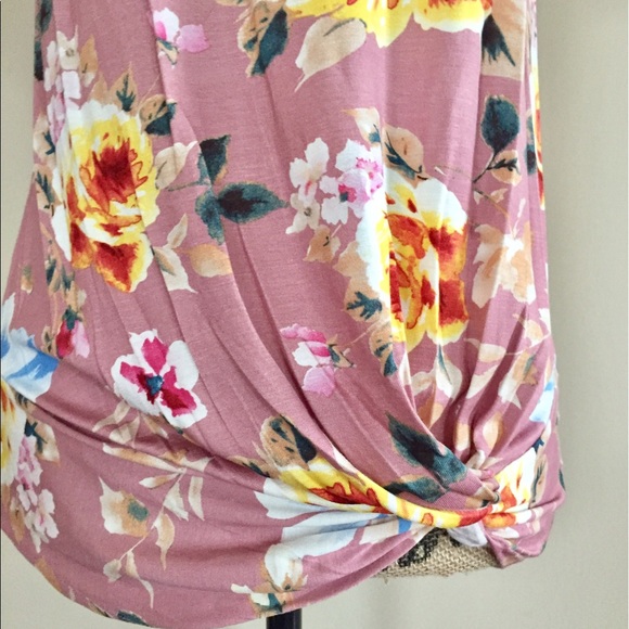 🔥LAST 1! 🇺🇸 Floral front twist top - Picture 4 of 5