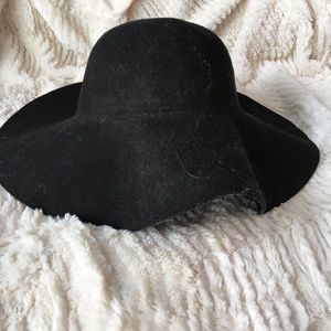 Black felt floppy hat