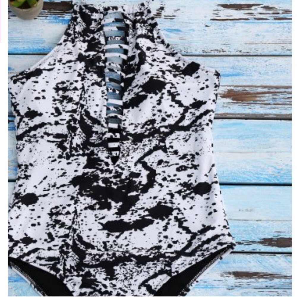 🌻PRICE DROP.......LADIES ONE PIECE SWIMSUIT