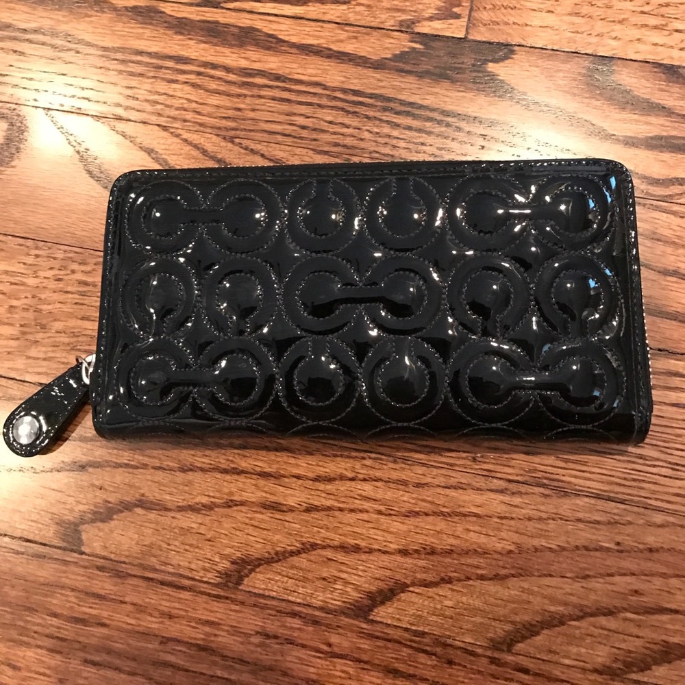 Coach patent leather zippy wallet