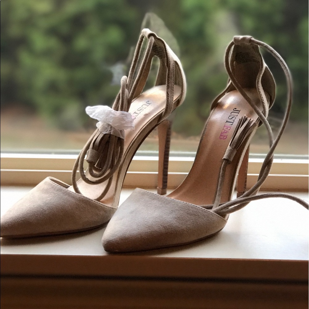 Nude suede pumps :)