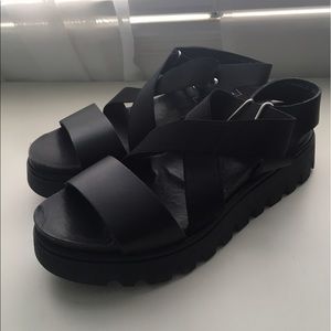 Topshop Black Platform Sandals (size 6) NWOT