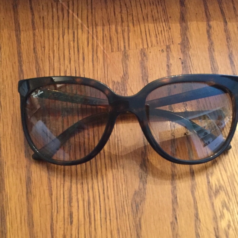 RayBan tortoise cat eye sunglasses with case