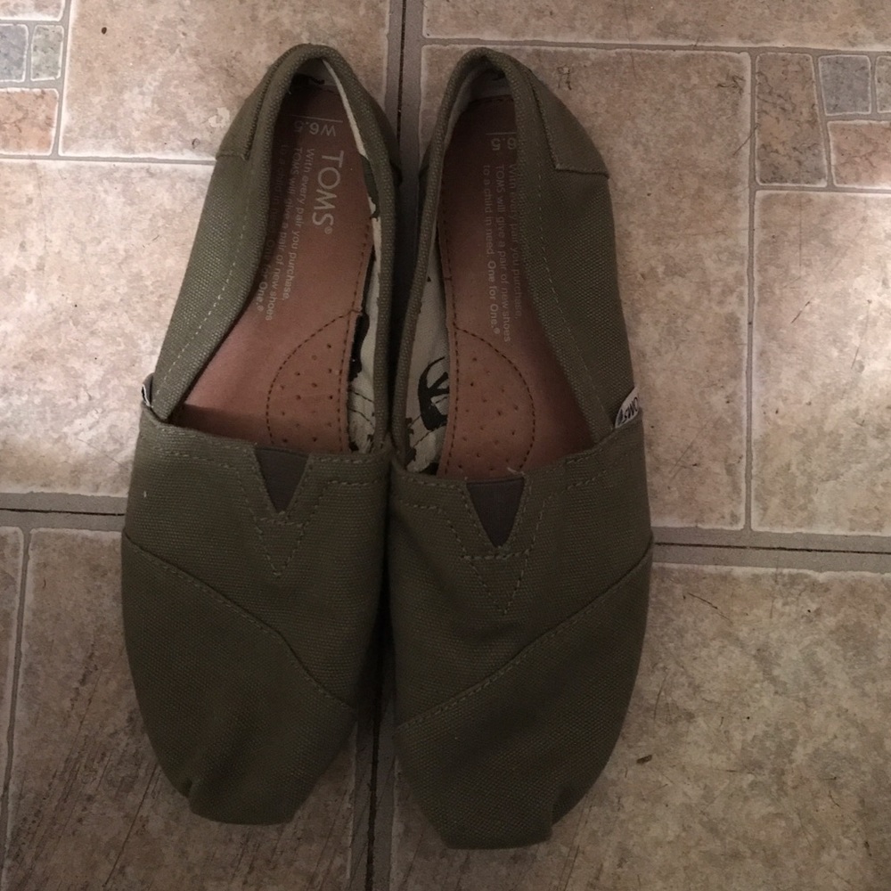 🚫SOLD🚫 Olive Green Toms
