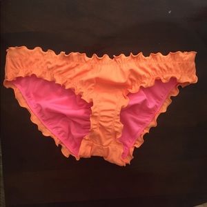 Ruffle cheeky bikini bottoms
