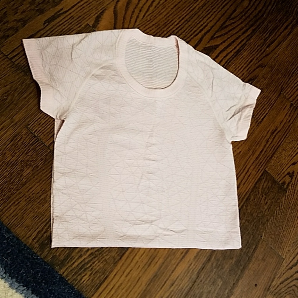 Lululemon workout tee