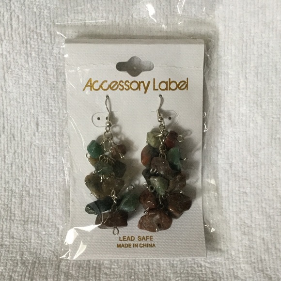 ⬇️ Reduced ⬇️ NWT Stone Cluster Earrings! - Picture 3 of 4