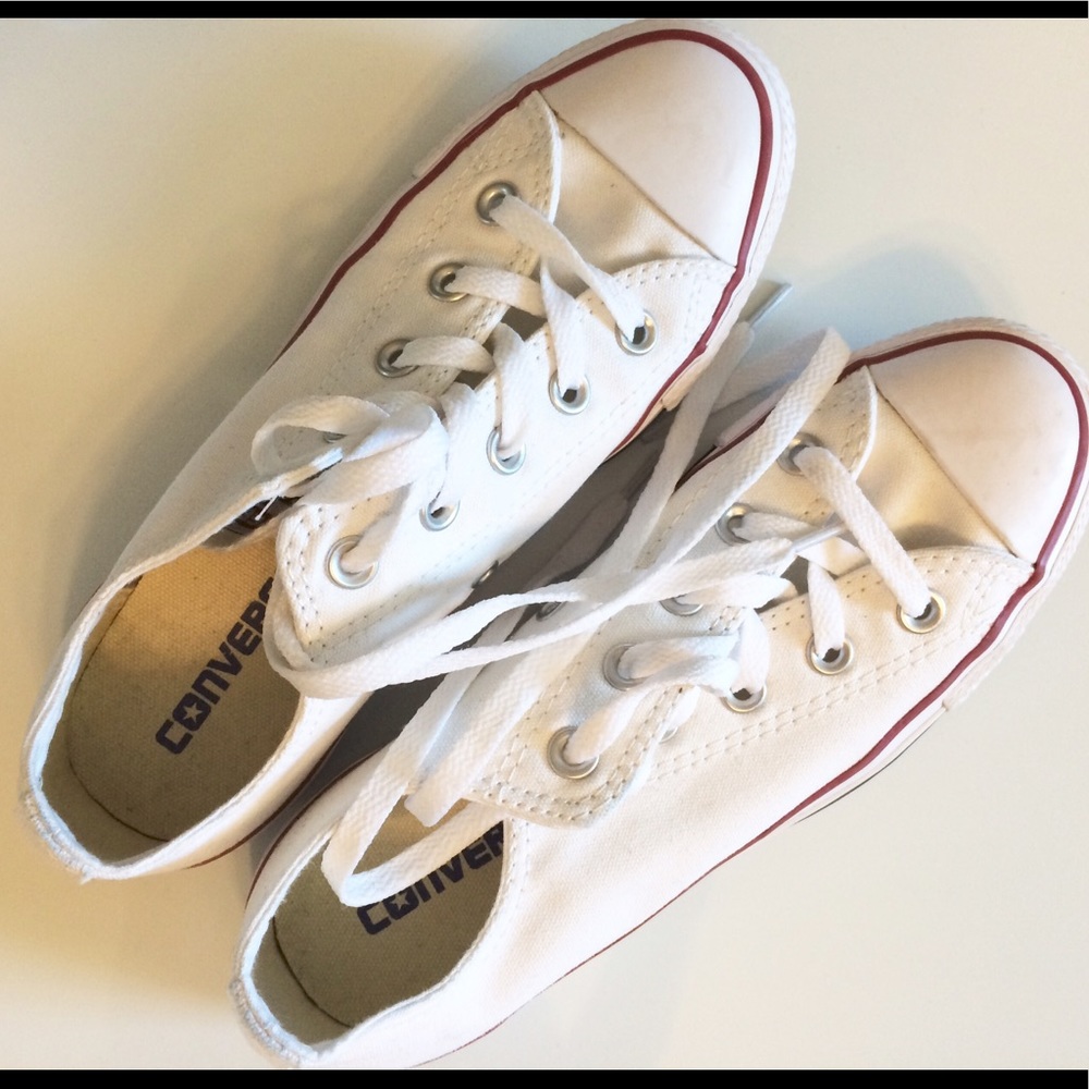 White low top converse size Women’s 6 men's 4