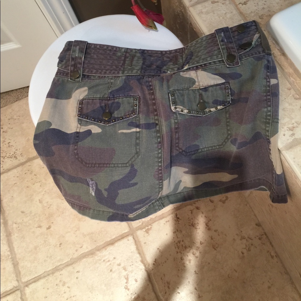 Camouflage mini skirt!