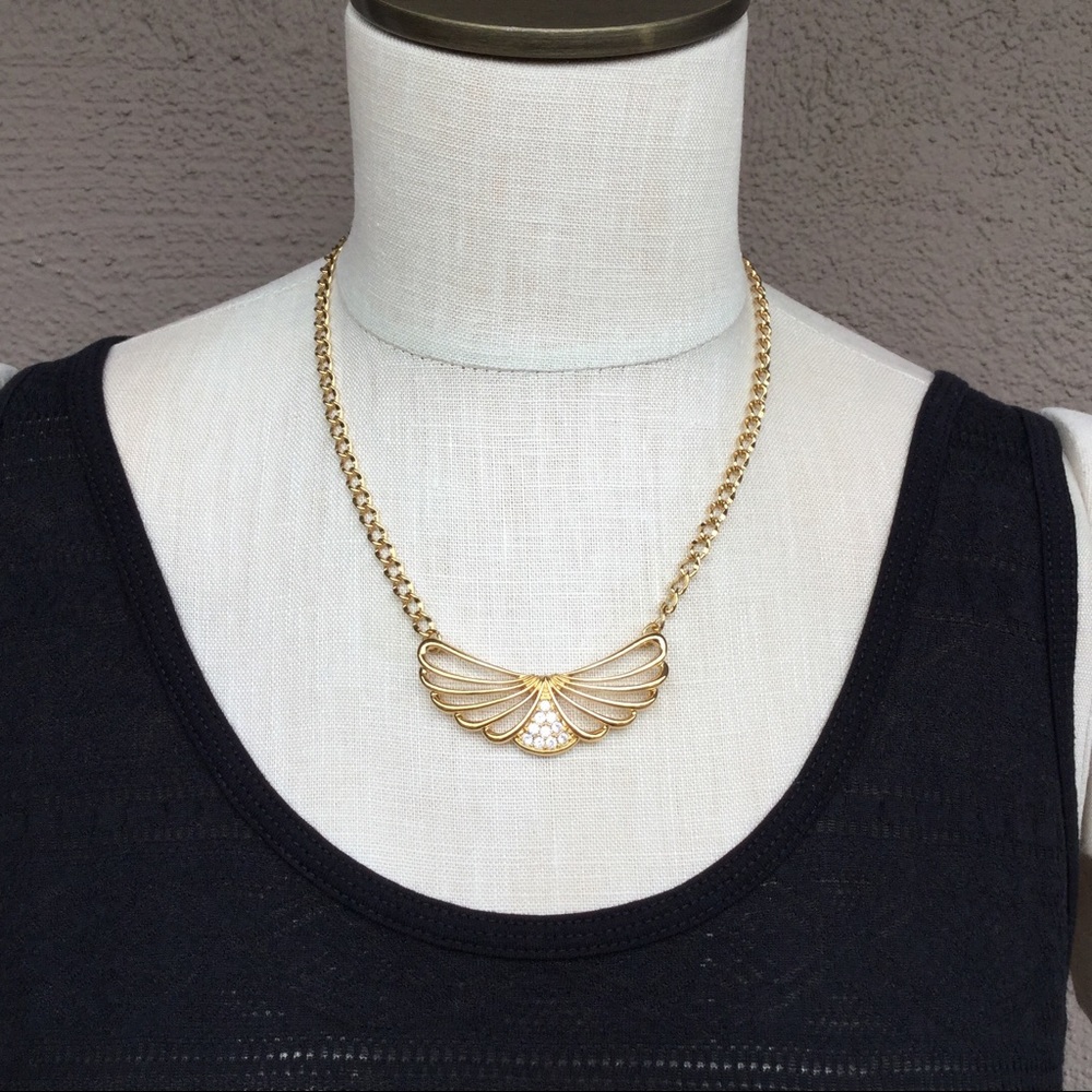 NWOT Gold Tone Wings with Rhinestones Center!