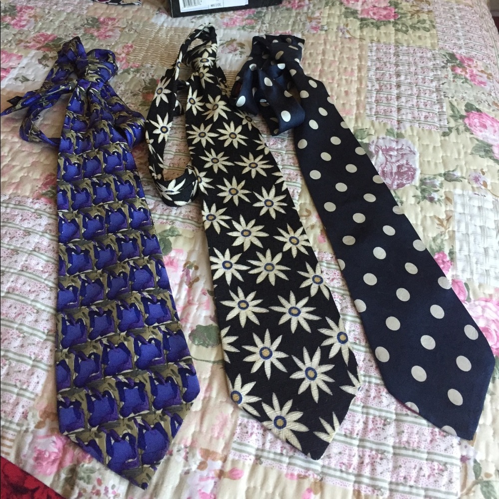 Bundle of thre Ties .🌻🌻