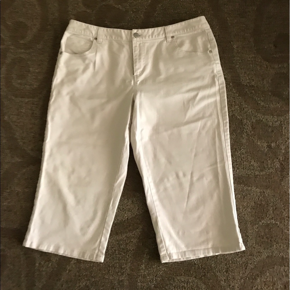 Women's Size 16P Capris New Without Tags