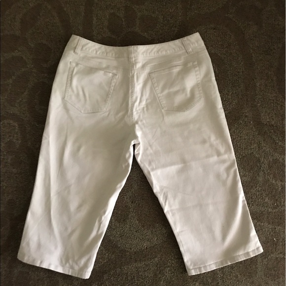 Women's Size 16P Capris New Without Tags - Picture 2 of 3