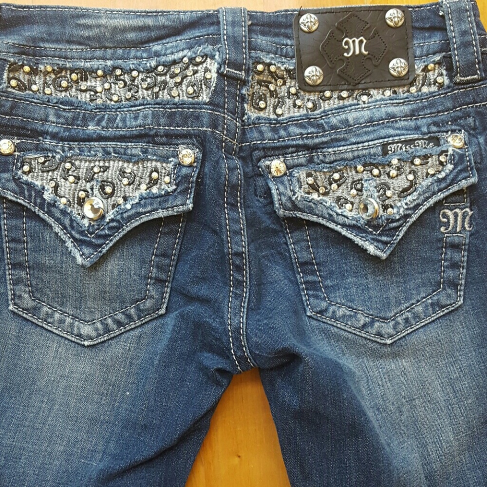 Signature-Rise boot cut Miss Me Jeans size 26