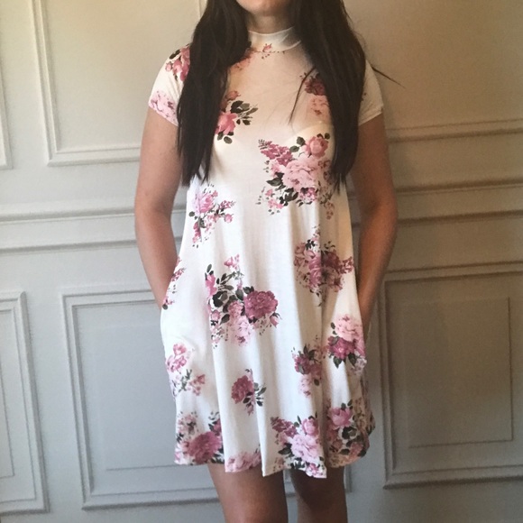 << Brighter Day Floral Pocket Dress >> - Picture 2 of 6