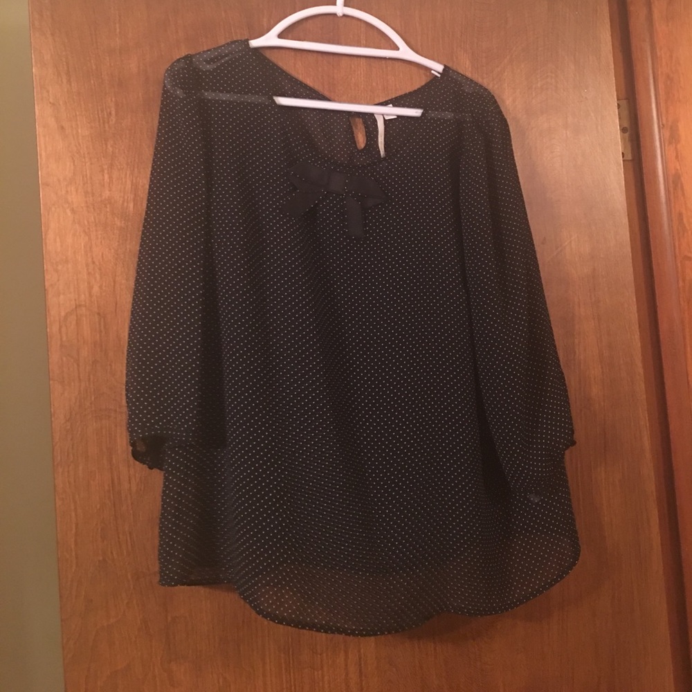 💰ACCEPTING OFFERS💰Sheer black polka dot top
