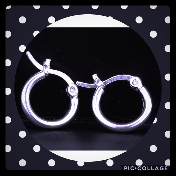 ♥️CLASSIC SOLID 925 STERLING SILVR HUGGIE EARRINGS - Picture 1 of 6