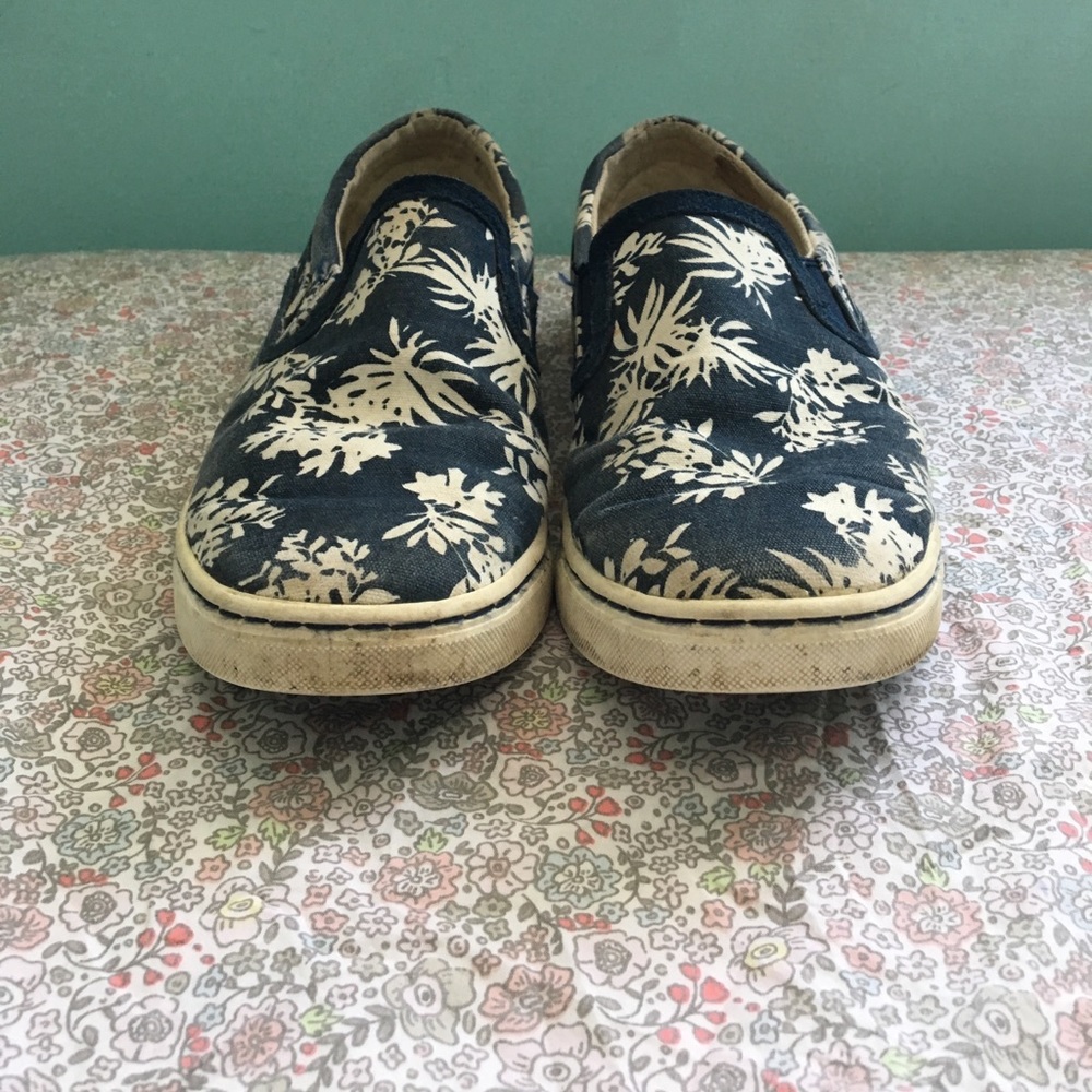 Ugg slide on shoes