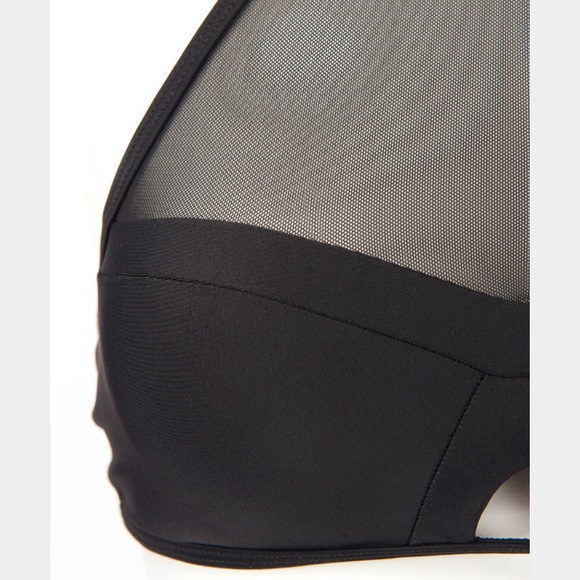 HP🎉 Issa de Mar halter cropped top mesh - Picture 4 of 8