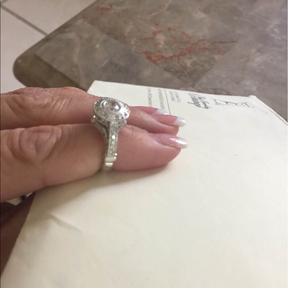 18k white gold bezel mount engagement ring - Picture 2 of 5