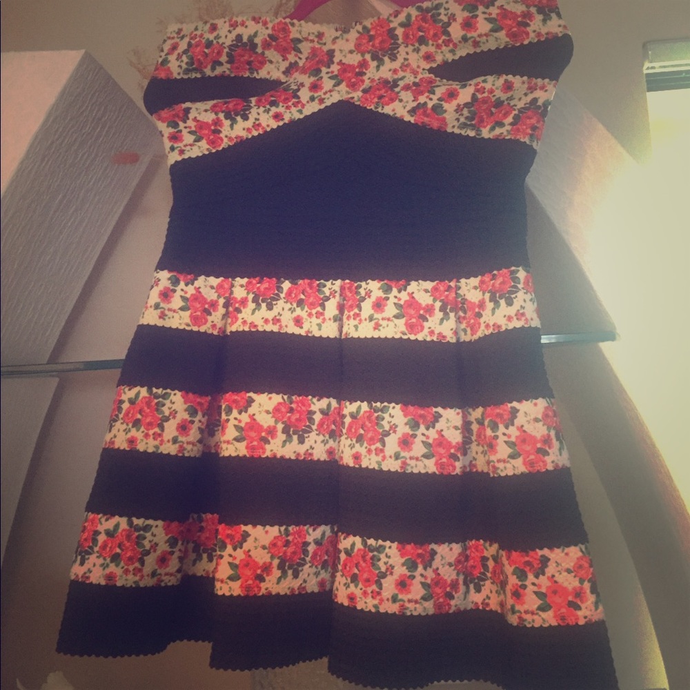 Beautiful party dress!