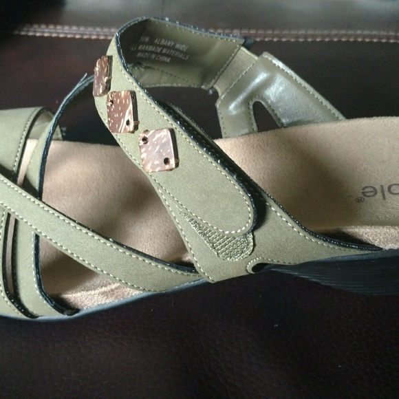 Sandal - Picture 1 of 3