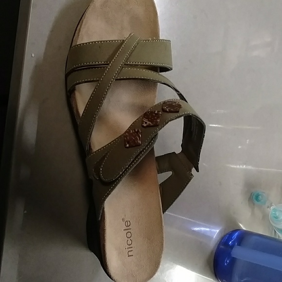 Sandal - Picture 2 of 3