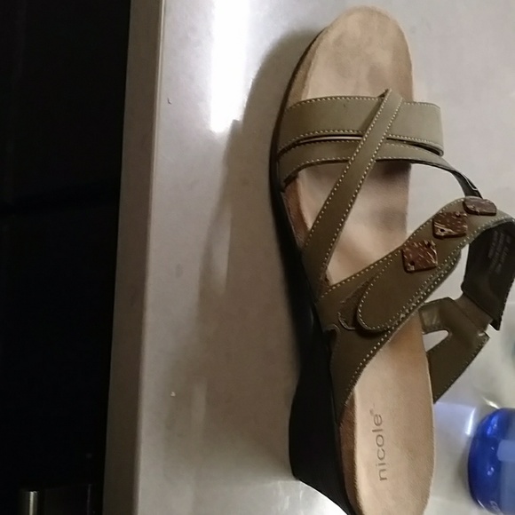 Sandal - Picture 3 of 3