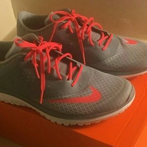 Gray, crimson nike size
