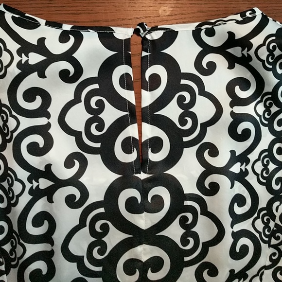 ๐๐ Host Pick ๐๐ WHBM Sleeveless Blouse - Picture 4 of 5