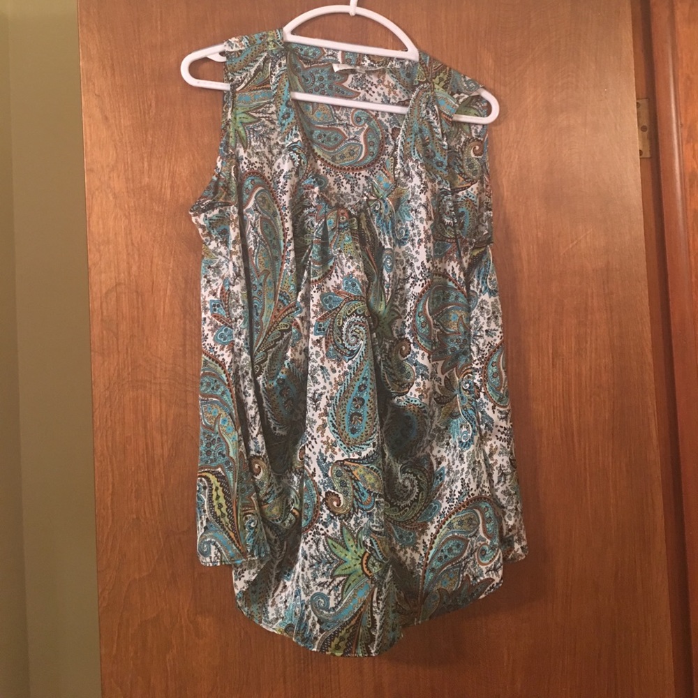 💰ACCEPTING OFFERS💰Paisley top