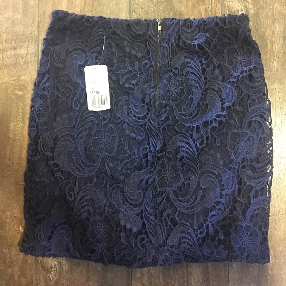 NWT F21 Navy LACE mini skirt
