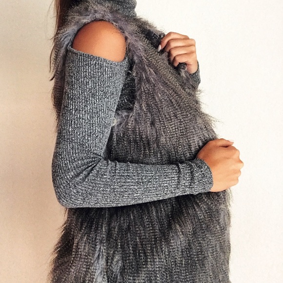 grey oversized faux fur vest - Picture 3 of 5