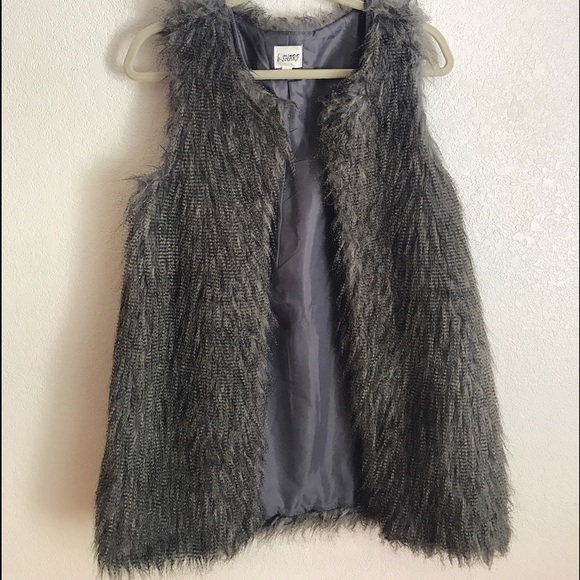 grey oversized faux fur vest - Picture 5 of 5