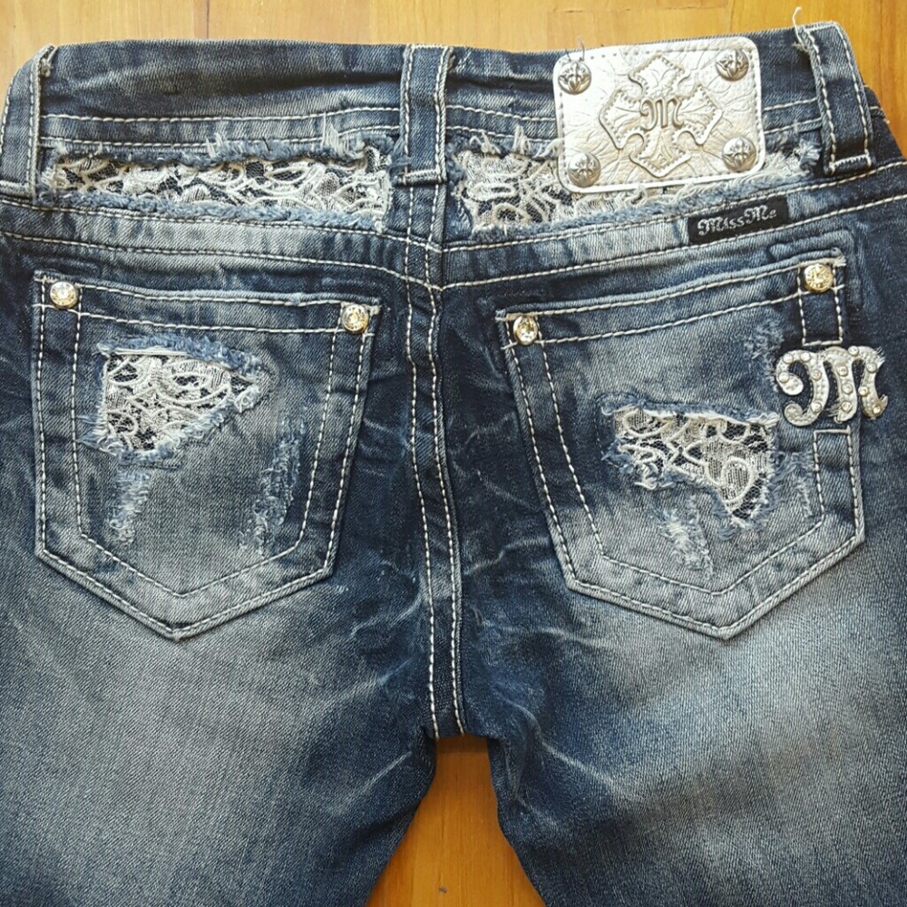 Signature-Rise boot cut Miss Me Jeans size 26