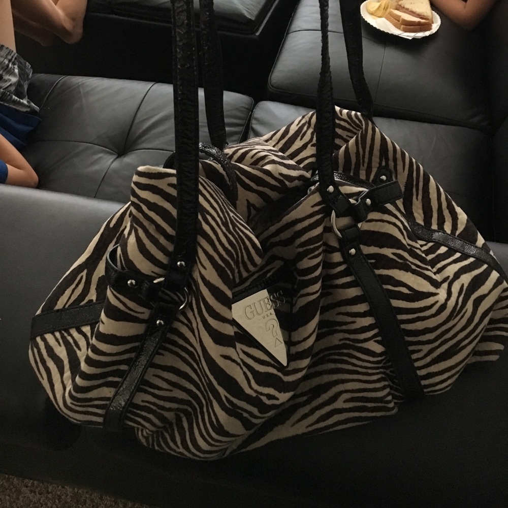 Medium guess duffel bag