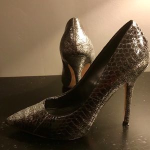 BOUTIQUE 9 - 4.5" Heels - Sz 8 Med -Black w/Silver