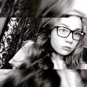 Meet your Posher, Emilee