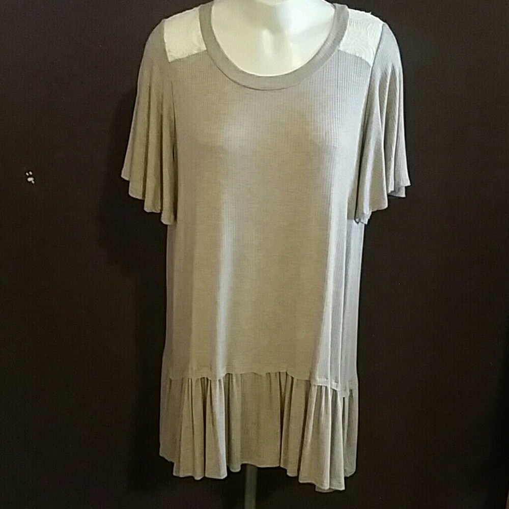easel shirt size small