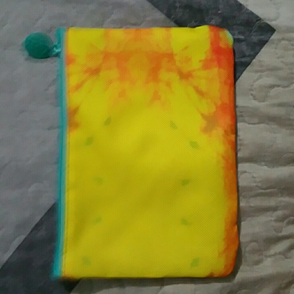 3/$8 Ipsy BNWOT makeup case