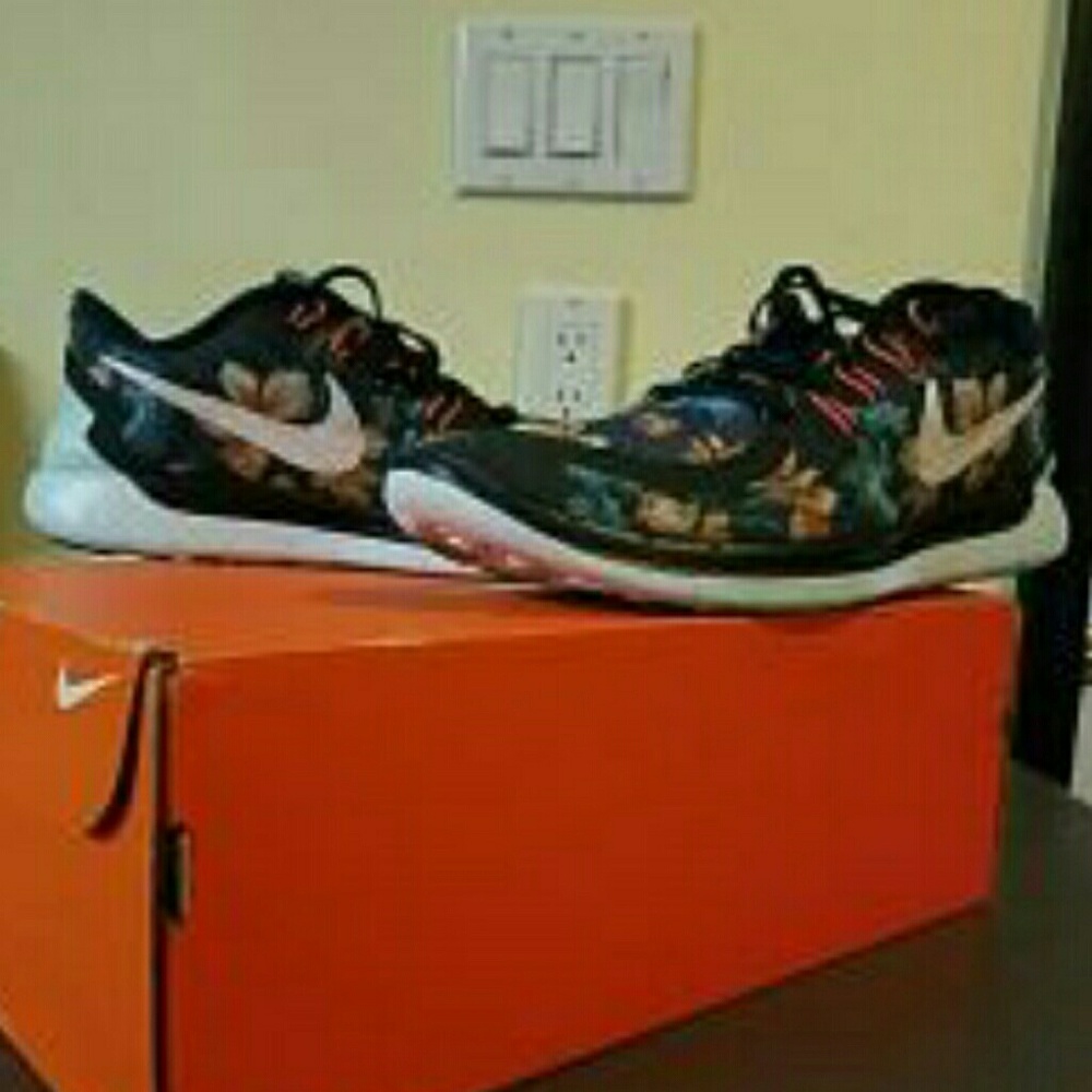 Mens size 10 nikes
