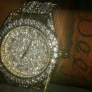 Selling a,watch  white gold