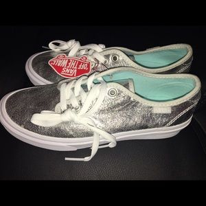 NWT Metallic Silver Atwood Vans Size 7