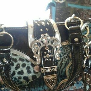 Nice big purse very sturdy straps lots of little