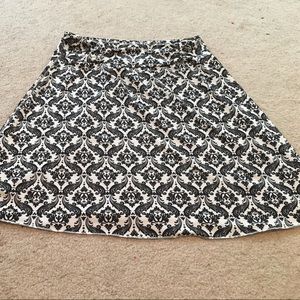 Size L tranquility black and white stretch skirt