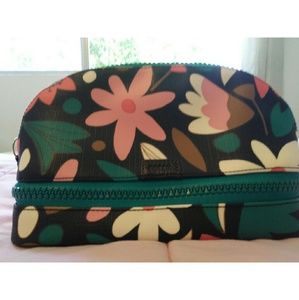 Fossil Makeup Bag CLEAN like new!